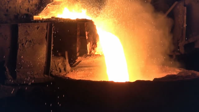 Pouring-of-liquid-metal-from-open-hearth-furnace