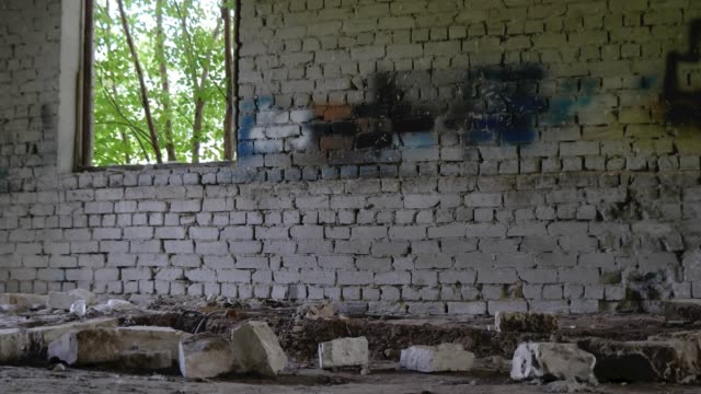 Wand-von-einem-verlassenen-einstürzenden-Gebäude