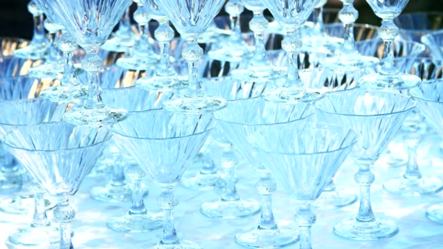 close-up,-crystal-champagne-glasses-stand-on-a-hill,-on-each-other,-for-a-waterfall-of-champagne