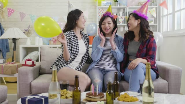 house-birthday-party-young-women-at-home