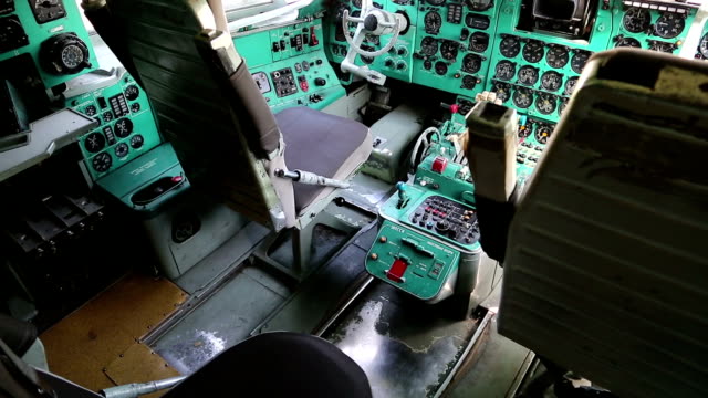 Interior-antigua-cabina-de-la-aeronave