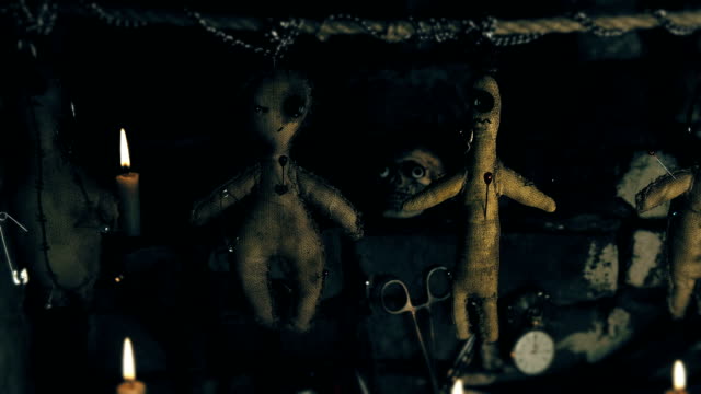 Bereich-Ritual-mit-der-Voodoo-Puppe