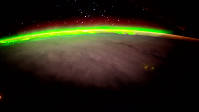 Erde-und-Aurora-Borealis-von-ISS.-Elemente-dieses-Video-von-der-NASA-eingerichtet.-8K-Zeitraffer