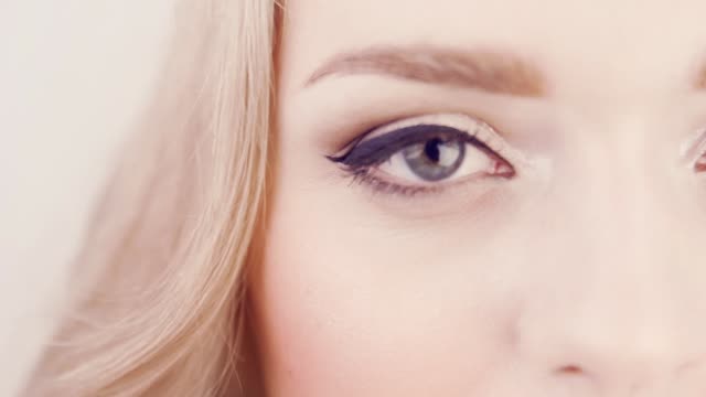 Closeup-of-girl's-eye-with-beautiful-makeup.