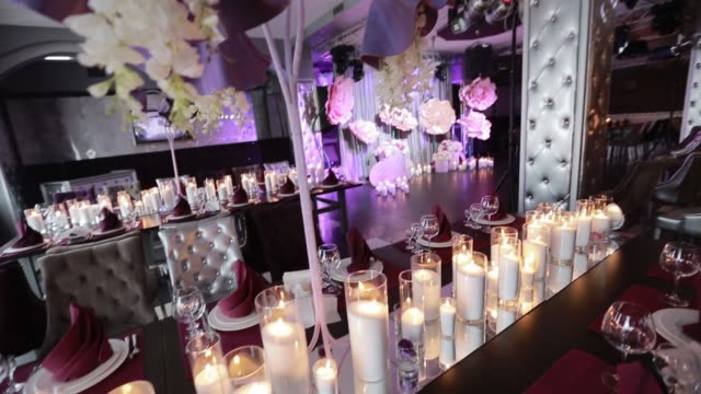 Bouquet-in-a-romantic-candle-light-an-event-party-or-wedding-reception