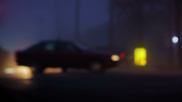 Blurred-image-of-the-evening-city-in-thick-fog,-adverse-weather-conditions