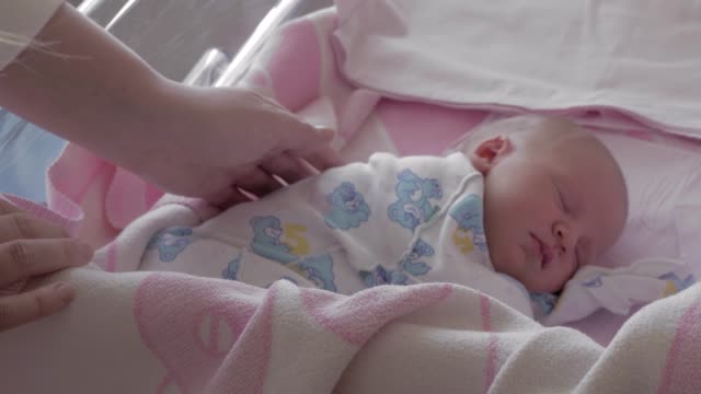 Sleeping-newborn-baby-in-maternity-hospital