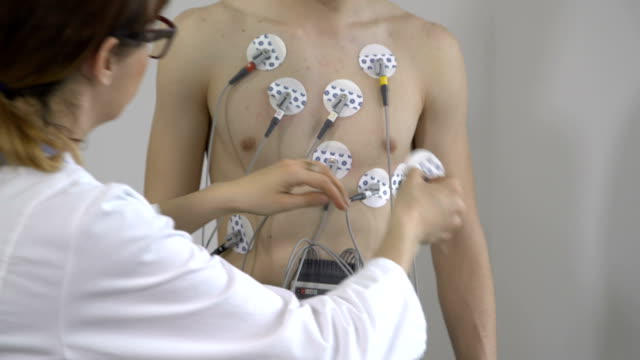El-paciente-hace-electrocardiograma-durante-la-prueba-de-tensión