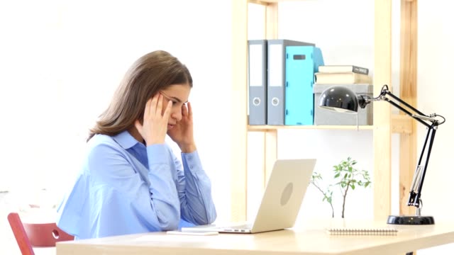 Reaction-on--Business-Loss-on-Laptop-by-Woman-at-Work