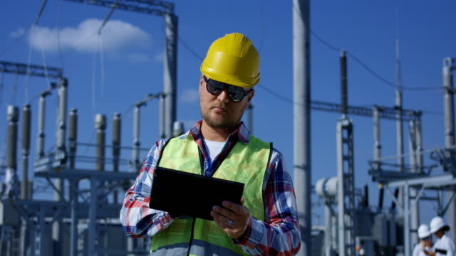 Electrical-worker-on-a-tablet-outside