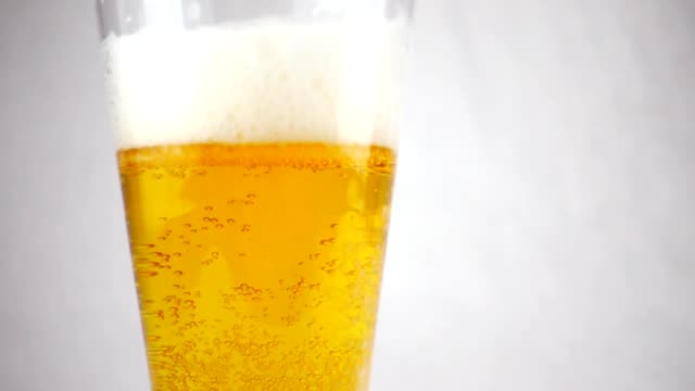 Beer-glass-close-up.-In-a-glass-of-beer-foam-and-bubbles-in-slow-motion