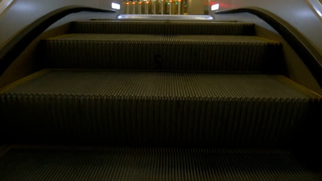 Move-the-steps-up-the-escalator.