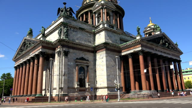 St.-isaac's-cathedral-in-St.-Petersburg.-4K.