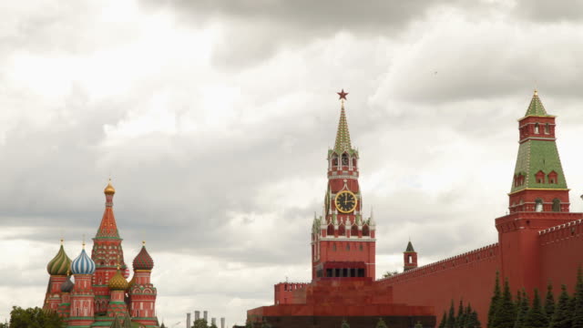 The-Kremlin-wall-is-a-mausoleum-and-the-temple-of-the-Basil-of-the-Blessed