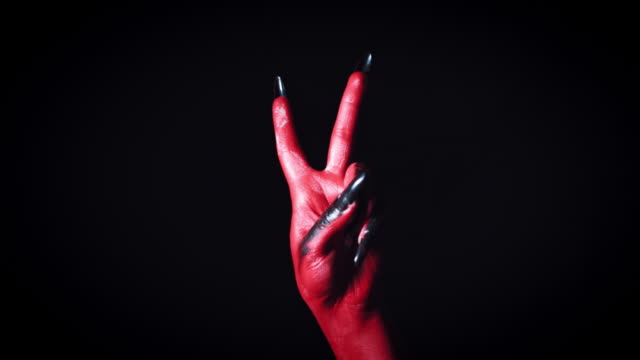 4-k-Horror-Halloween-Teufel-Hand-zeigen,-Frieden