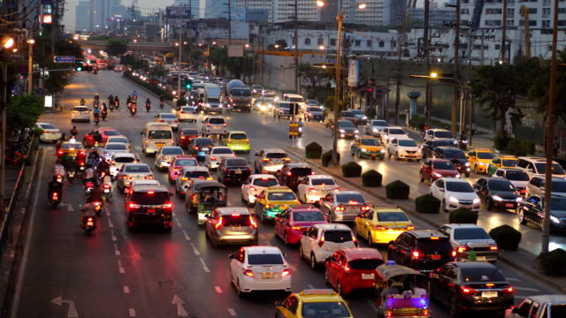 Traffic-jam-at-Rama-IV-road-in-Bangkok,-Thailand