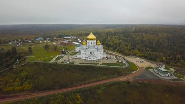 Aerial-View-of-Famous-Church-And-Landmark,-Golden-Yellow-Domes-on-outdoor-at-Autumn-Season.-Clip.-Top-view-on-church-in-autumn