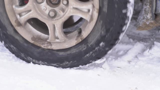 the-wheel-is-slipping-in-the-snow