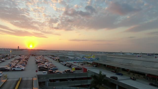 Sonnenuntergang-an-der-Florida-Ft-Lauderdale-International-Airport