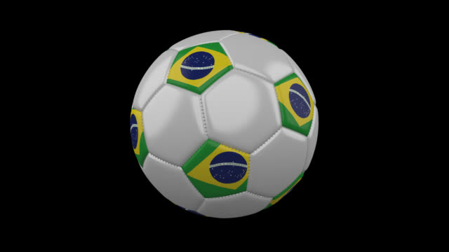 Balón-de-fútbol-con-los-colores-de-la-bandera-de-Brasil-gira-sobre-fondo-transparente,-render-3d,-prores-4444-con-canal-alfa,-lazo