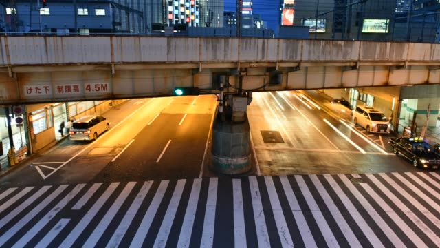 Ocupado-el-paso-de-cebra-en-Osaka-Japón
