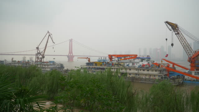 Wuhan-ciudad-industrial-río-Bahía-famoso-puente-vista-panorama-4k-china