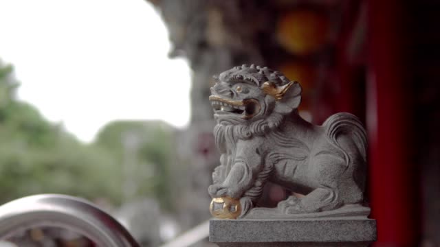 Steincarvings-und-klassischer-Architektur-in-asiatischen-Tempel.-Die-Landschaft-der-chinesischen-traditionellen-Gebäude.