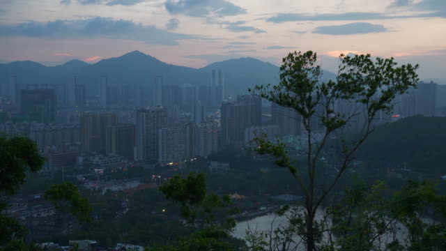 Sonnenuntergang-Himmel-Zhuhai-Stadtbild-Park-Mountain-Top-Panorama-4k-china