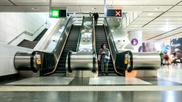 Time-lapse-escalator-at-airport-or-department-store.-4K-Resolution.