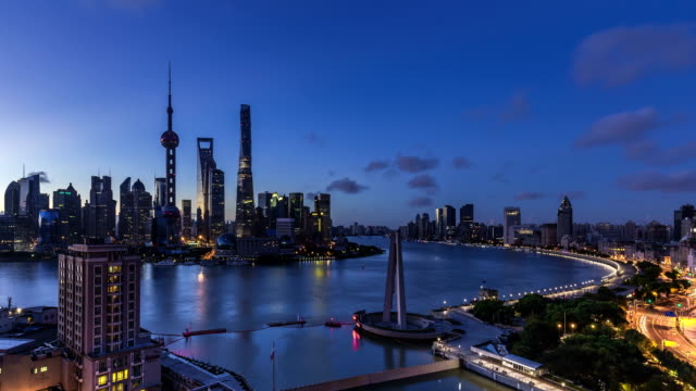 4K-Time-lapse-of-Shanghai-skyline-and-cityscape-at-dawn