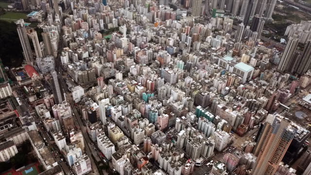 Luftaufnahme-des-Apartments-in-Hongkong-im-Stadtbild-Hintergrund.-Wohnquartier-in-intelligente-Stadt-in-Asien.-Gebäude-bei-Sonnenuntergang.