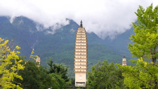 Three-Pagodas-at-Chongsheng-temple-in-Dali,-Yunnan-,China.