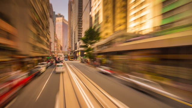 China-sonnigen-Tag-Hong-Kong-Stadt-Zentrum-berühmten-Straßenbahn-Verkehr-Fahrt-Panorama-4k-Zeitraffer