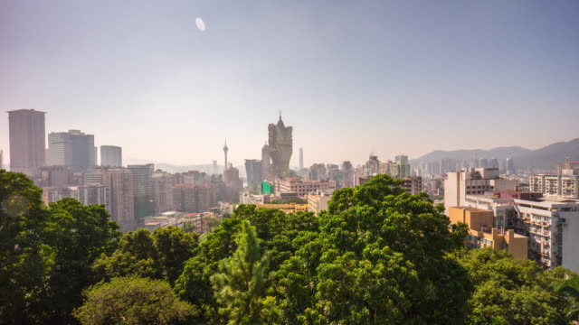 China-Macao-weltberühmte-Hotel-sonnigen-Tag-auf-dem-Dach-Stadtbild-Panorama-4k-Zeitraffer