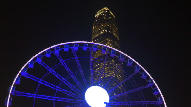 China-Nacht-Beleuchtung-Hong-Kong-Stadt-berühmten-Riesenrad-Panorama-4k
