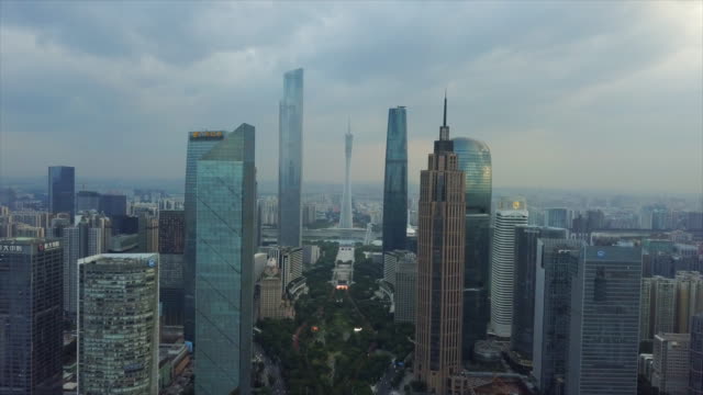 Tag-Zeit-Sturm-Himmel-Guangzhou-City-Innenstadt-quadratische-Antenne-Panorama-4k-China