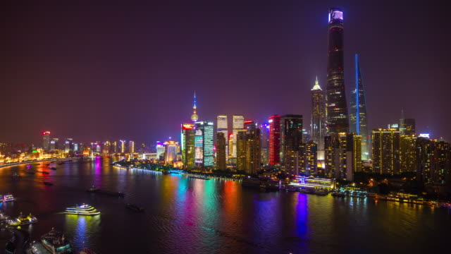 Nacht-erleuchtet-shanghai-Verkehr-Fluss-Pudong-Bucht-auf-dem-Dach-4k-Zeitraffer-China