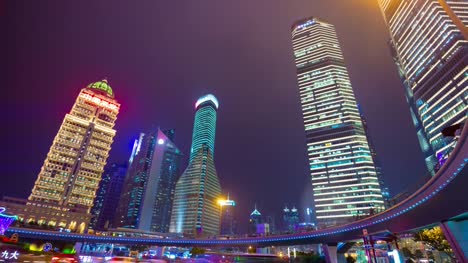ilumina-la-noche-de-Shangai-famosa-rotonda-Plaza-Centro-panorama-4k-china-de-lapso-de-tiempo