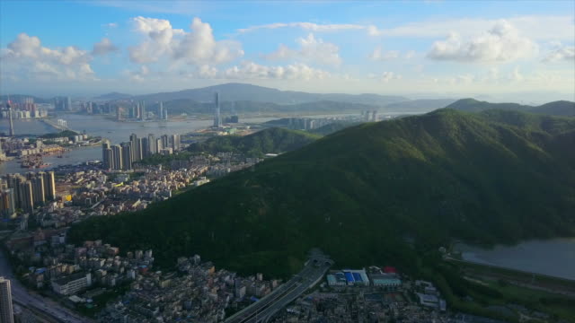 Zhuhai-Stadtbild-sonnigen-Tag-Verkehr-Straße-Tunnel-aerial-Panorama-4k-china