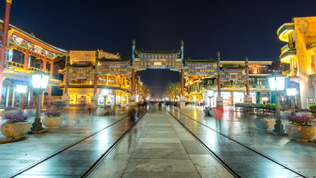 Zeitraffer-der-Qianmen-Straße-bei-Nacht
