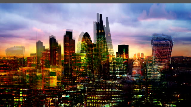 Stadt-von-London-in-der-Nacht.-Mehrfache-Belichtung-Bild-enthält-City-of-London-finanziellen-Arie-bei-Sonnenuntergang