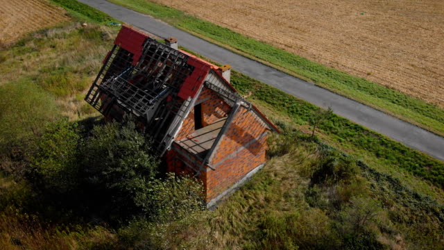 ruina-casa-abandonada-(vista-aérea)