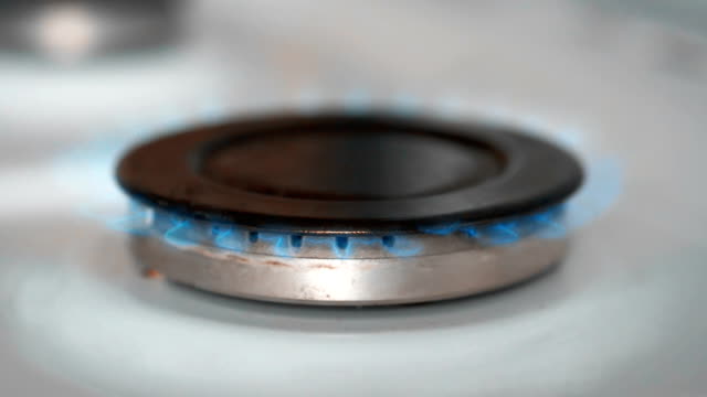Gas-burnning-de-una-estufa-de-gas-en-lenta-180fps