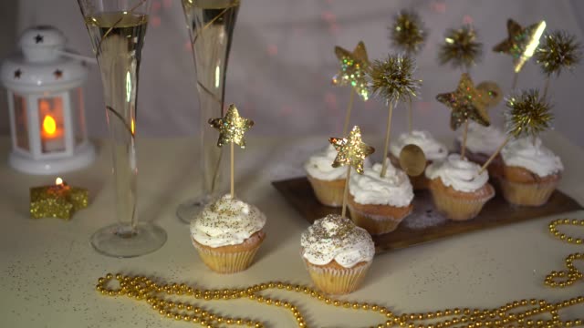 Postre-de-víspera-de-año-nuevo:-Cupcakes-de-champán-burbujeantes