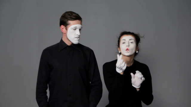 Mimes-playing-boyfriend-waiting-while-his-girlfriend-doing-makeup.