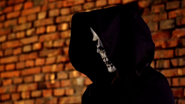 death-in-hood-and-black-cloak