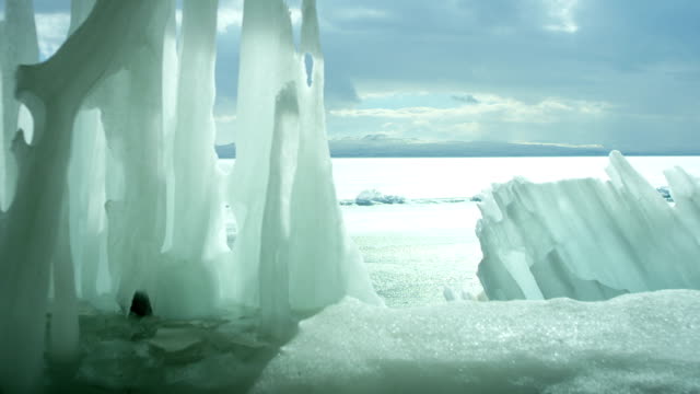 Icebergs-en-el-helado-mar-u-océano.