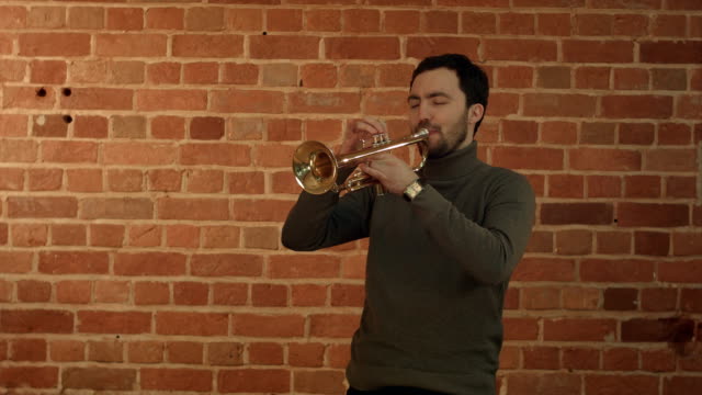Musician-playing-the-trumpet
