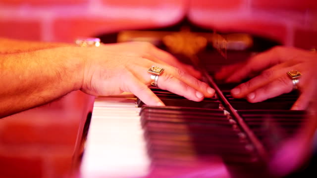 Men's-fingers-are-sorted-on-the-keys-of-the-piano.-Evening-at-the-jazz-bar