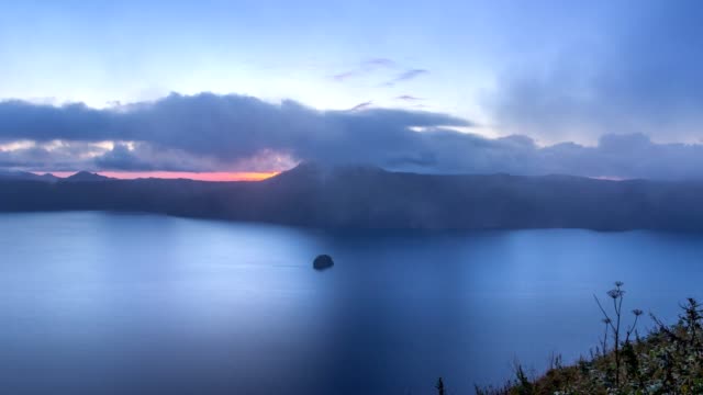 Lake-Mashu-blau-(Akan-Kokuritsu-Koen)